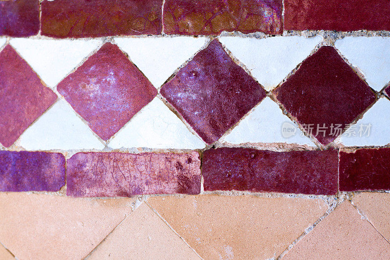 摩洛哥红白瓷砖镶嵌(特写)