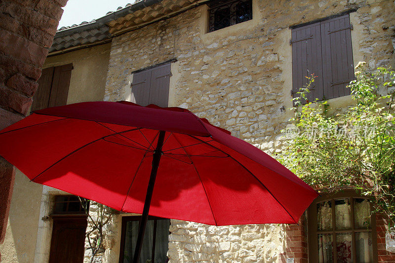 红色的阳伞