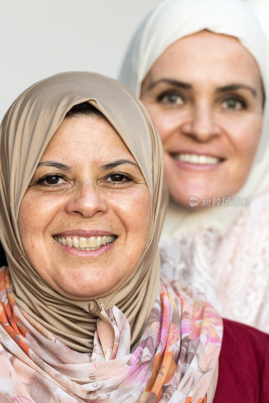 两个穆斯林妇女