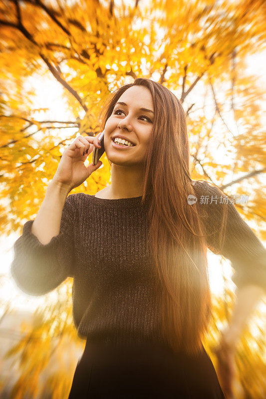 秋天的女人打来电话