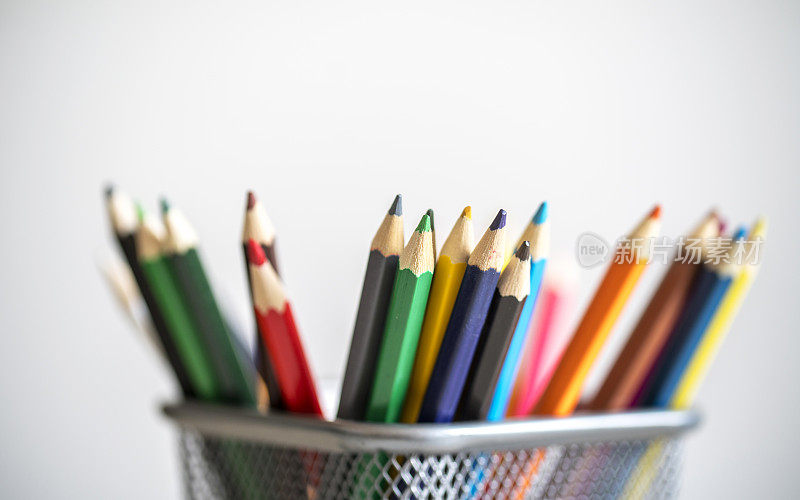 彩色铅笔在笔筒