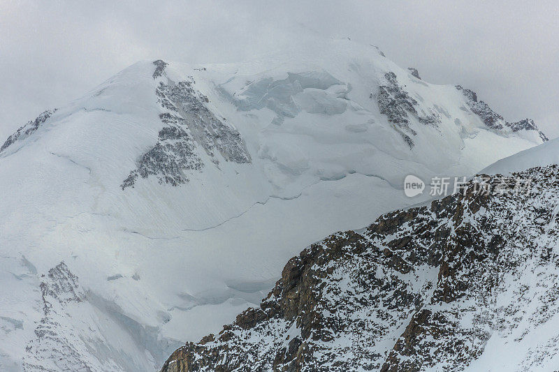 瑞士阿尔卑斯山的暴风雪