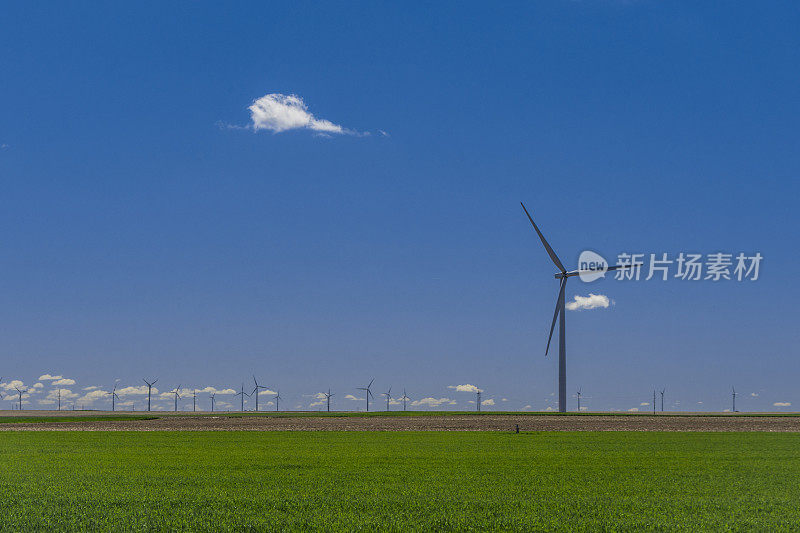 田野里的风车