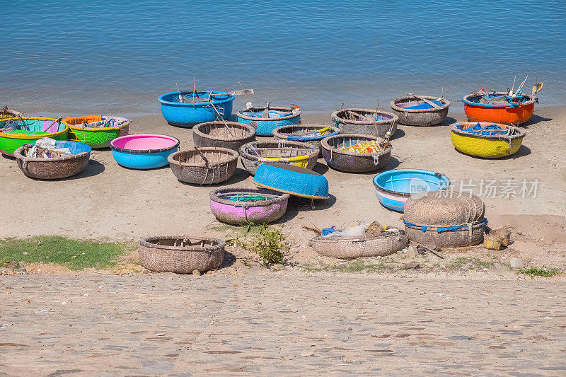 越南渔村的传统渔船