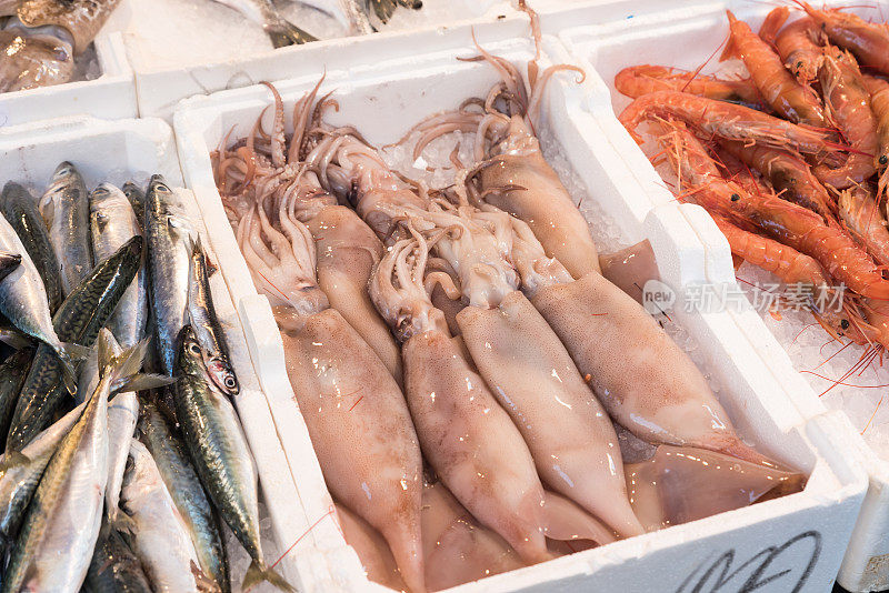 那不勒斯市场的新鲜鱼