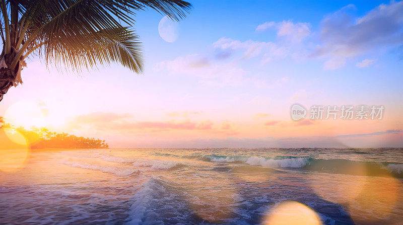 艺术暑假活动;热带海滩上美丽的日落