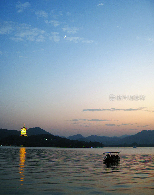 杭州西湖的晚上,
