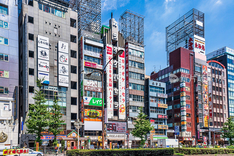 日本东京新宿区的街景