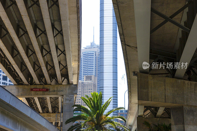 高速公路桥下，澳大利亚悉尼，复制空间