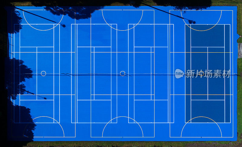 网球场鸟瞰图。