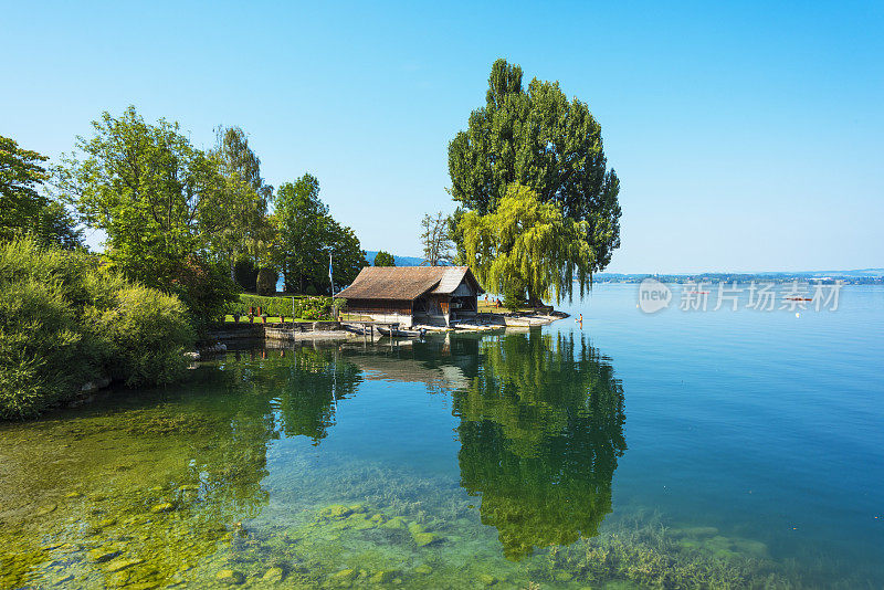 瑞士Zug州的Oberwil镇的Zug湖和湖滨景色