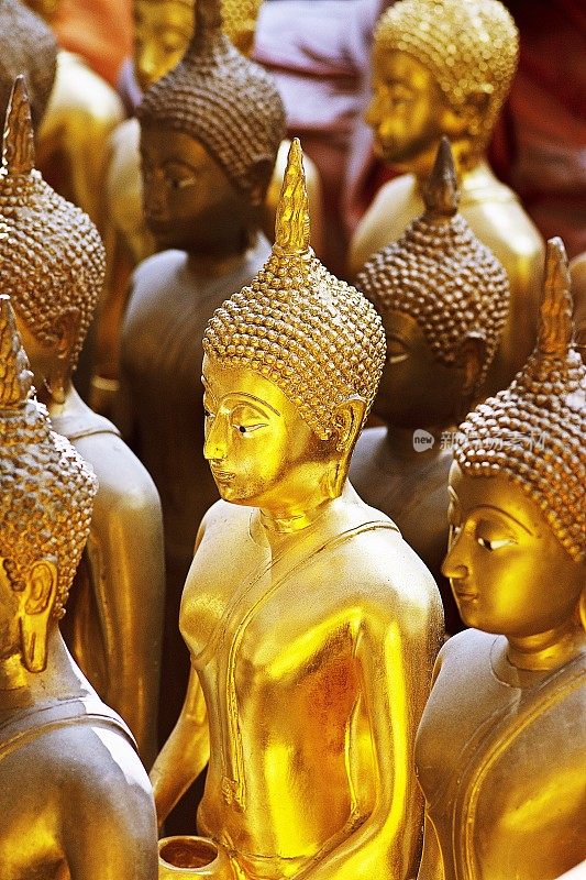 佛像在寺庙-曼谷，泰国。