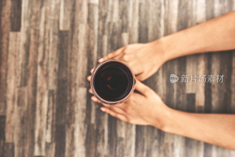 没什么是一杯酒解决不了的