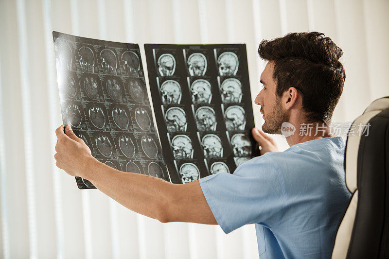 读取脑瘤的核磁共振扫描和x光片