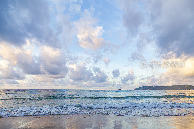 夏日海滩和大海