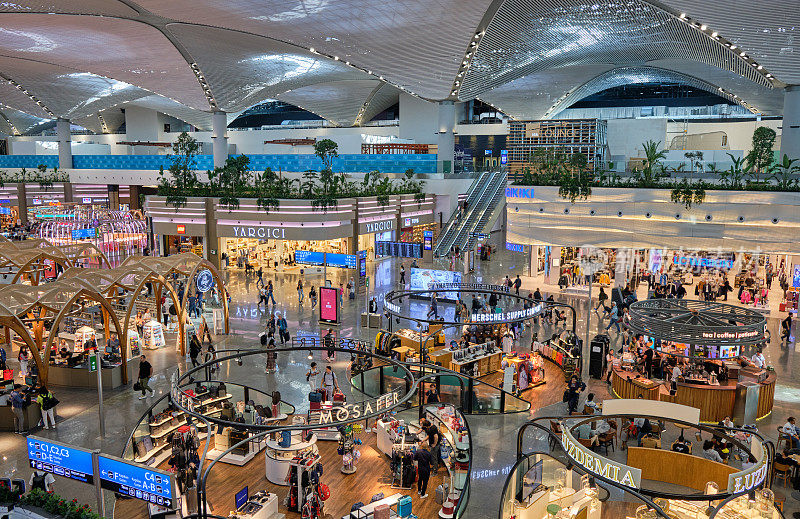 免税店和美食广场在新伊斯坦布尔机场的国际离境航站楼，伊斯坦布尔哈瓦利马尼在土耳其