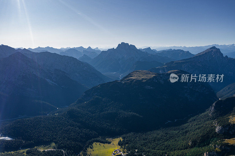 意大利阿尔卑斯山-白云石在日落。