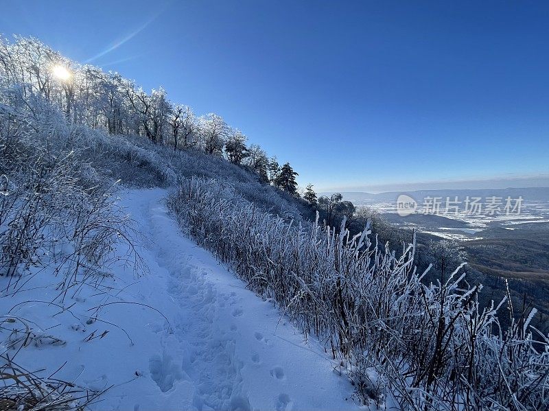 阿巴拉契亚山径-谢南多厄国家公园-徒步小径-冬季暴风雪