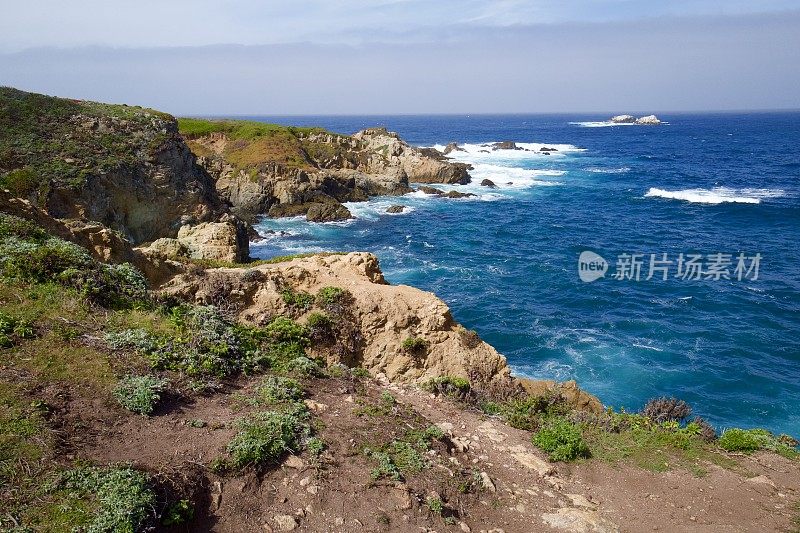 加利福尼亚大苏尔崎岖的海岸线