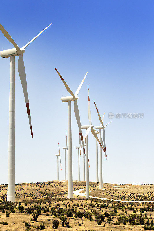 沙漠中的风电场。智利科金波的拉塞雷娜。绿色能源的概念。