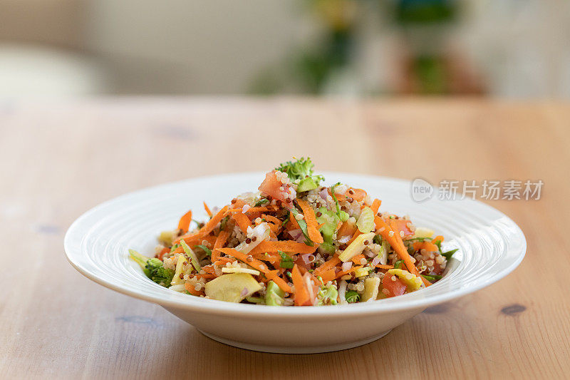 蔬菜藜麦沙拉素食和无麸质