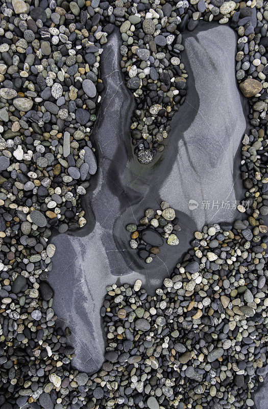 范肖角在斯蒂芬海峡南端，范肖湾和弗雷德里克海湾之间，锡特卡，阿拉斯加海岸山脉的68英里。1794年8月14日被发现时，由皇家海军(RN)乔治·温哥华船长命名。海滩上的岩层。