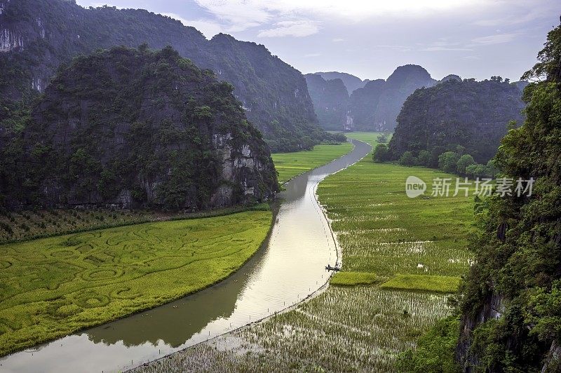 越南宁平的稻田和河流
