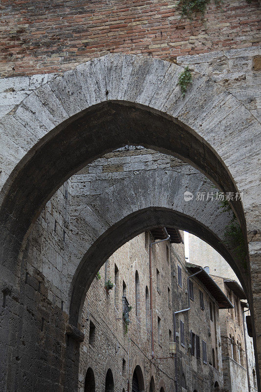 圣Gimignano。意大利。意大利古城的旧门