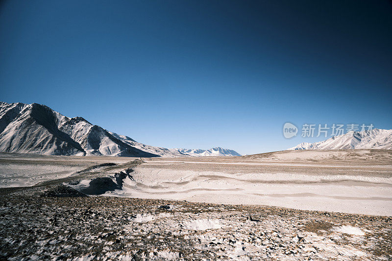 南天山冬季山景