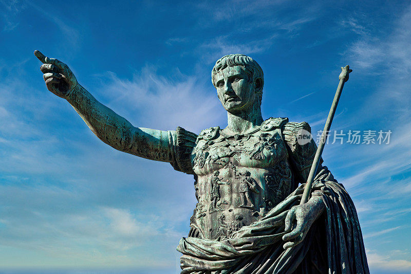 凯撒大帝，意大利罗马的古代雕像。领导力的概念，个人成长，个人发展