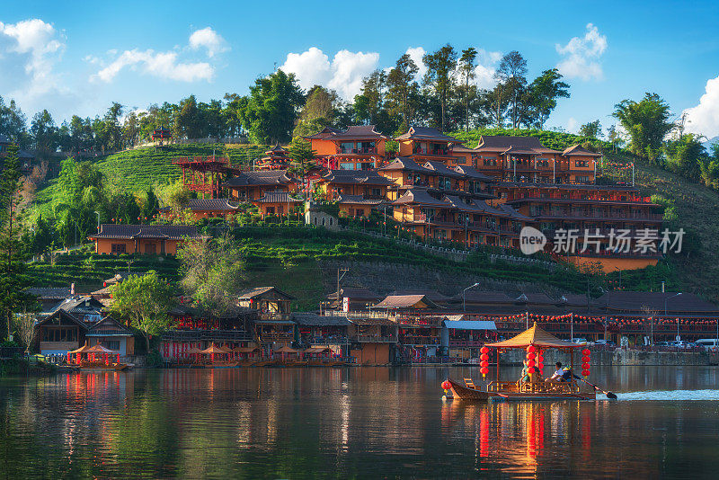 美丽的景观河滨在班拉泰村，湄洪山，泰国