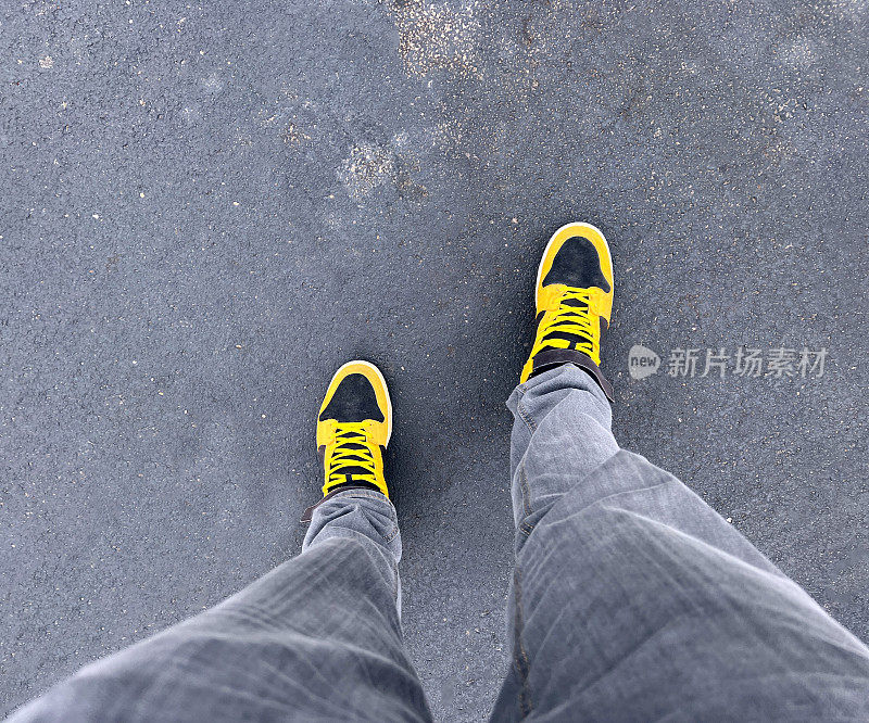 黄色的鞋子