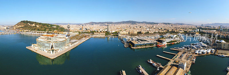 从空中俯瞰西班牙巴塞罗那的维尔港