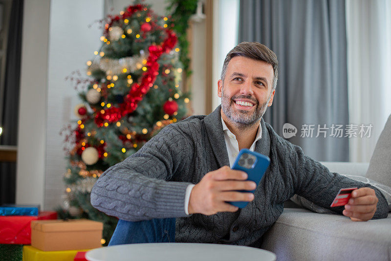 一个中年男子庆祝新年的肖像