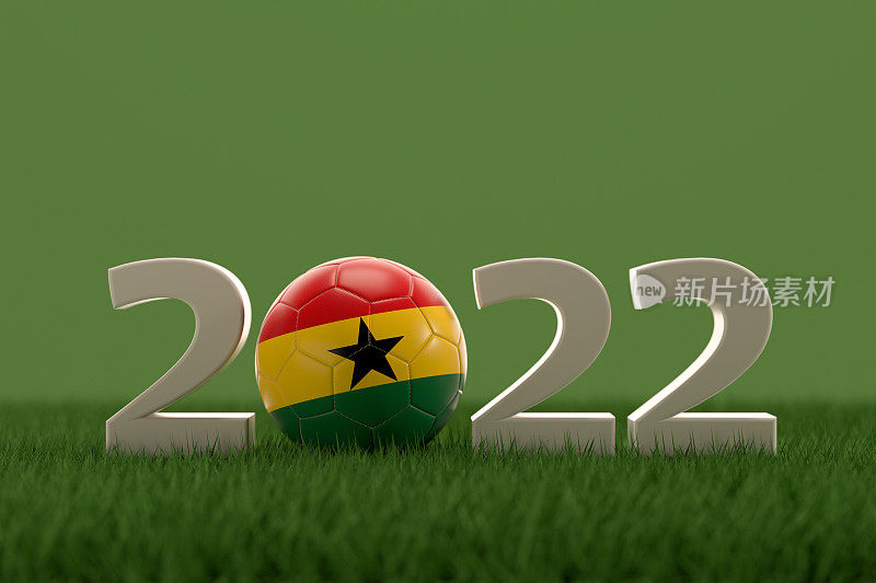 草地上插着加纳国旗的足球