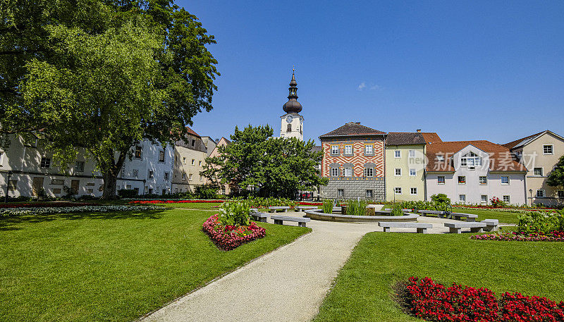 威尔斯之旅。公共花园被称为“burgarten”，位于城市威尔斯的中心。(上奥地利州)