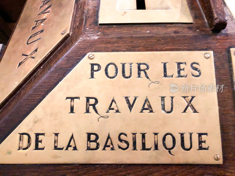 法国里昂:巴黎圣母院供品箱