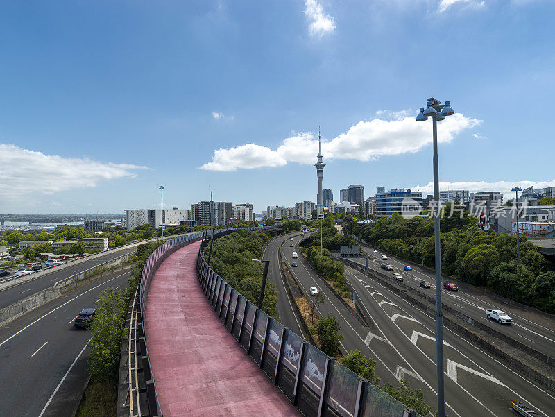 新西兰奥克兰市中心的车流