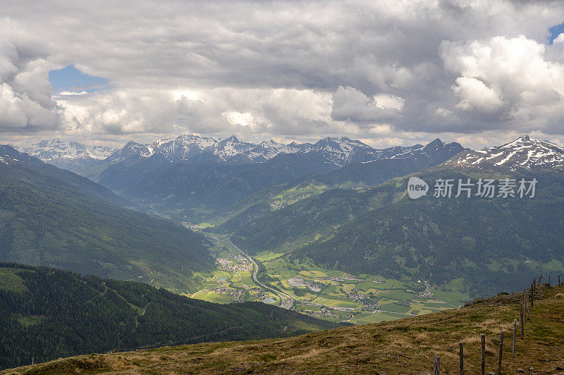 从Aineck到Oberweißburg的山地景观