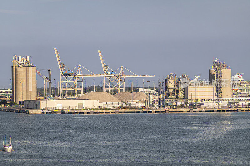 海德堡材料水泥业务，美国佛罗里达州卡纳维拉尔港