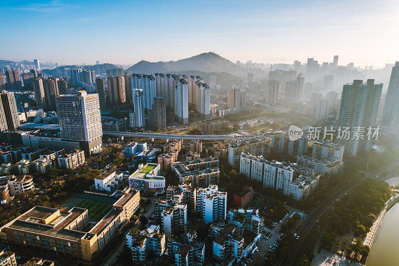 晨光下的广东省珠海市香洲区城市建筑航拍图
