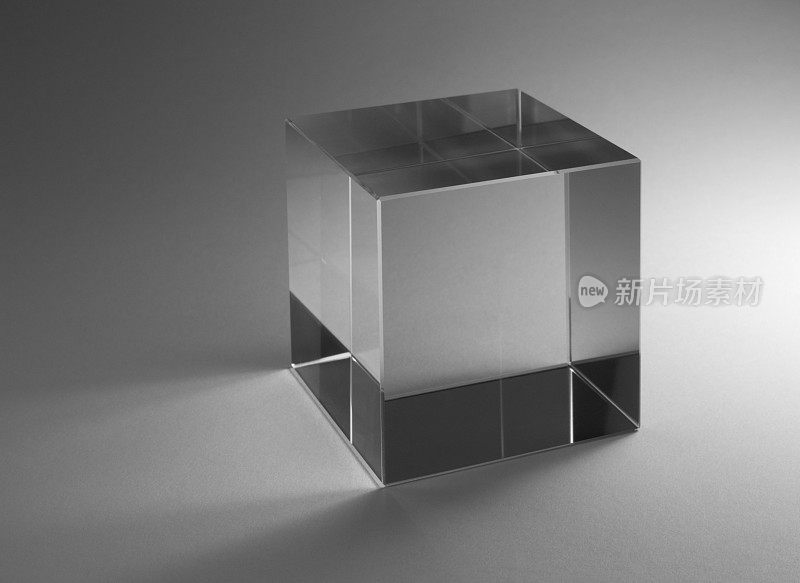 固体玻璃立方体