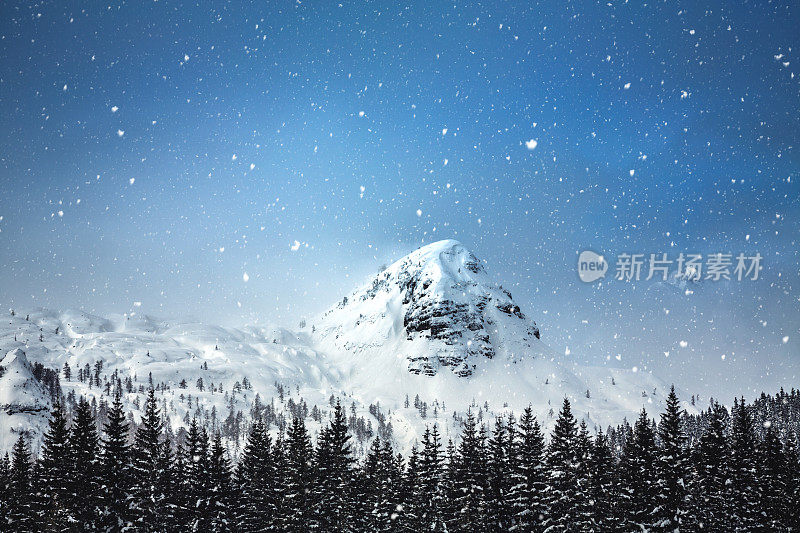 山上的雪