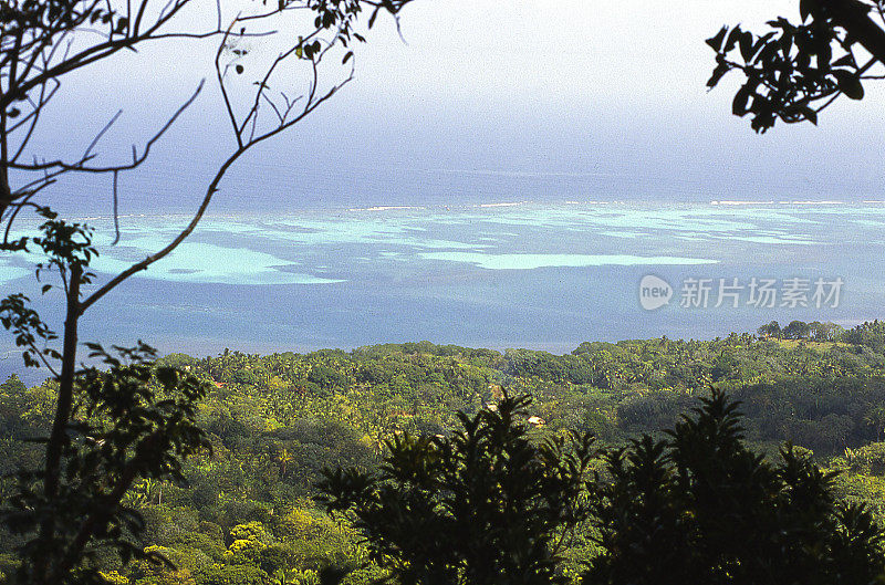 斜视罗阿坦岛北部海岸堡礁湾群岛洪都拉斯