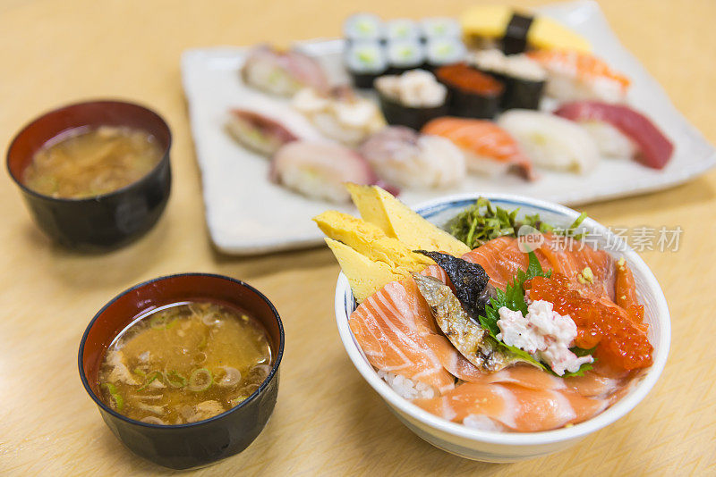 日本食物拉面和寿司