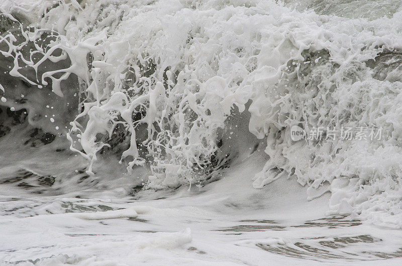 泡沫的海浪