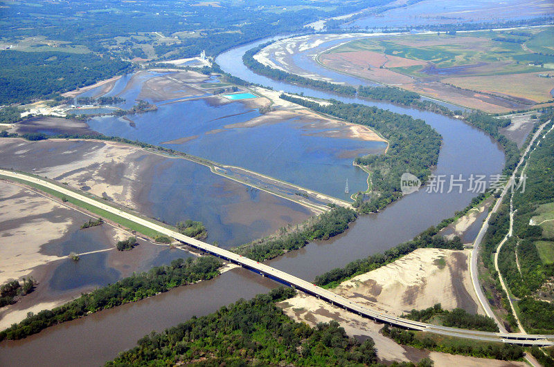 堪萨斯城，密苏里州，美国:密苏里河洪水