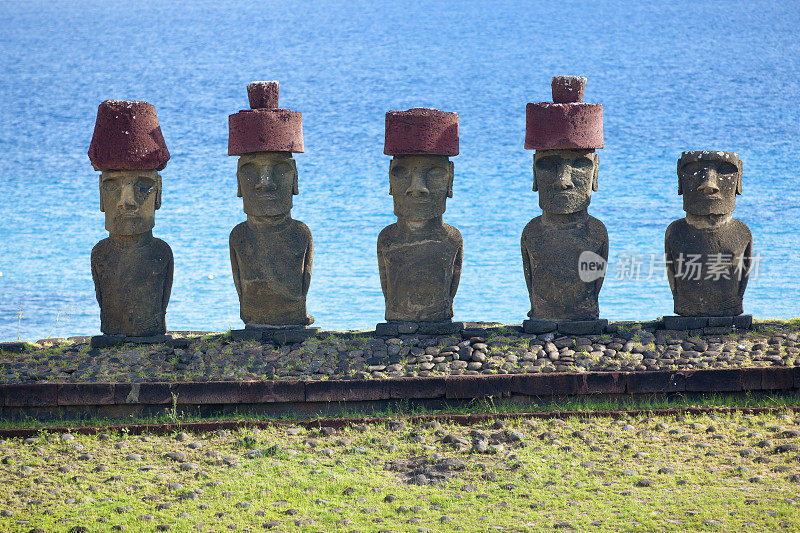 复活节岛智利阿纳卡纳海滩的摩埃石像