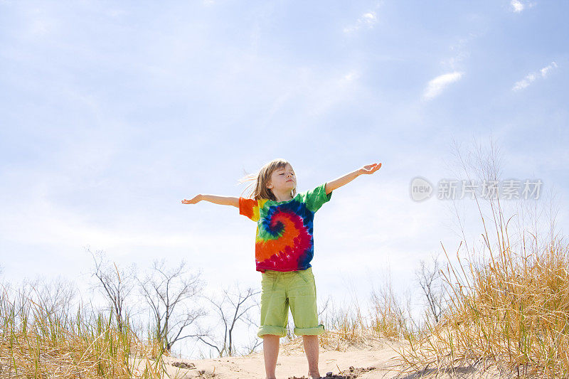 在海滩上享受夏天