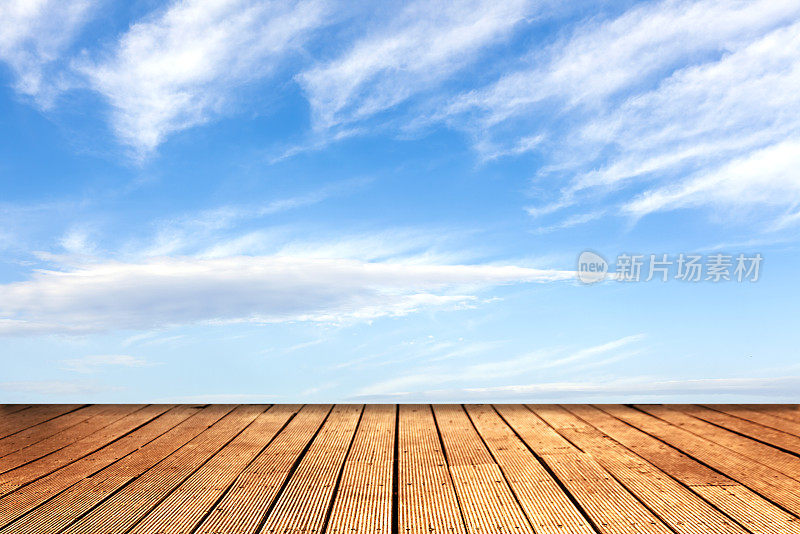 木材和天空背景